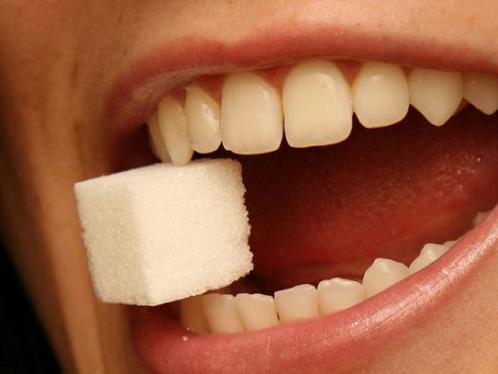 Những lợi ích bọc răng sứ khi răng bị sâu